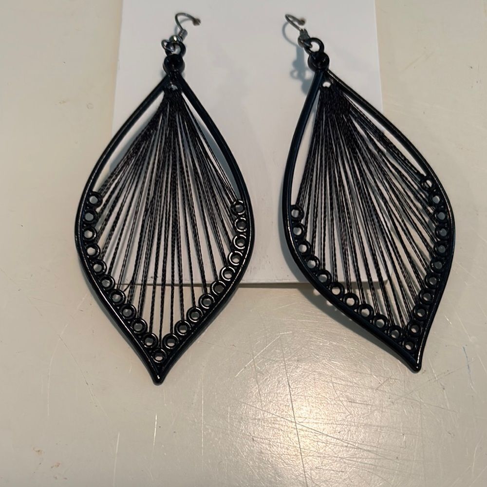 Elegant Black Leaf Earrings